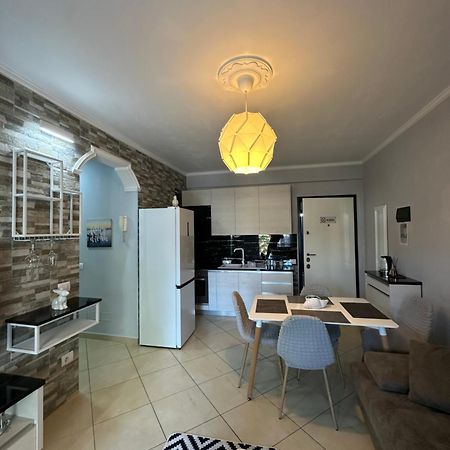 Sunset Apartments Lungomare Vlore Bagian luar foto