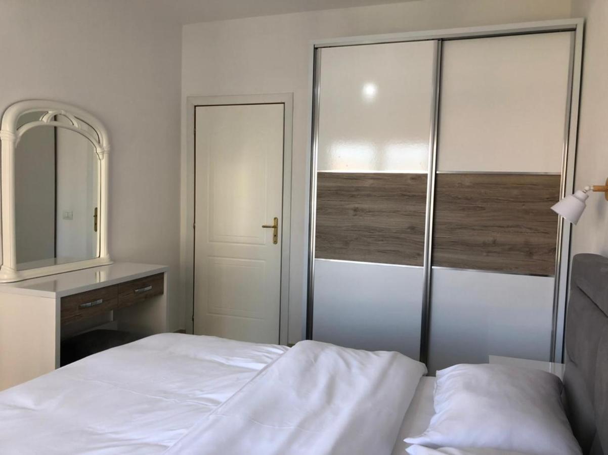 Sunset Apartments Lungomare Vlore Bagian luar foto