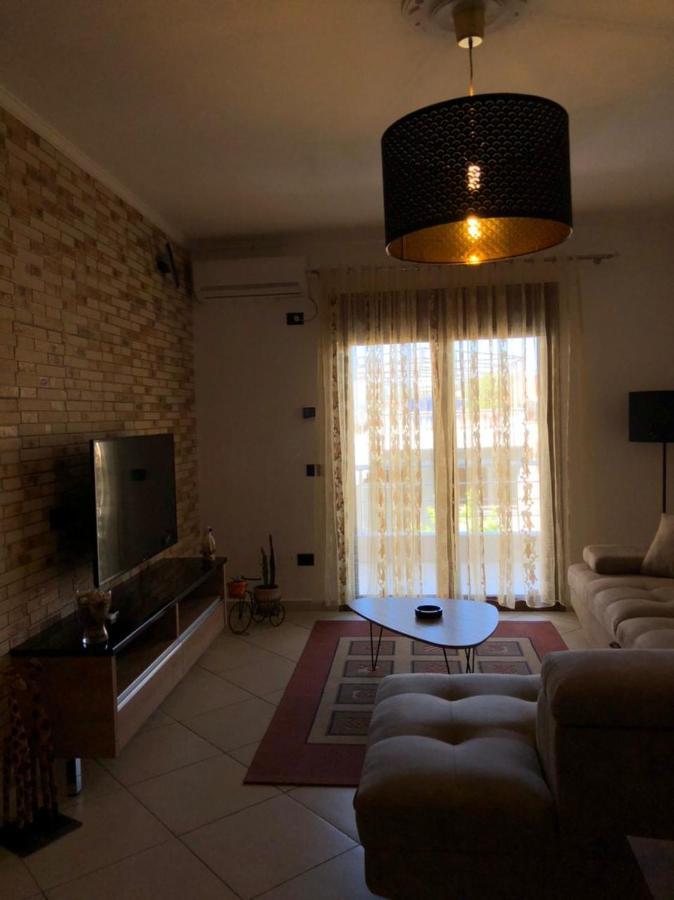 Sunset Apartments Lungomare Vlore Bagian luar foto