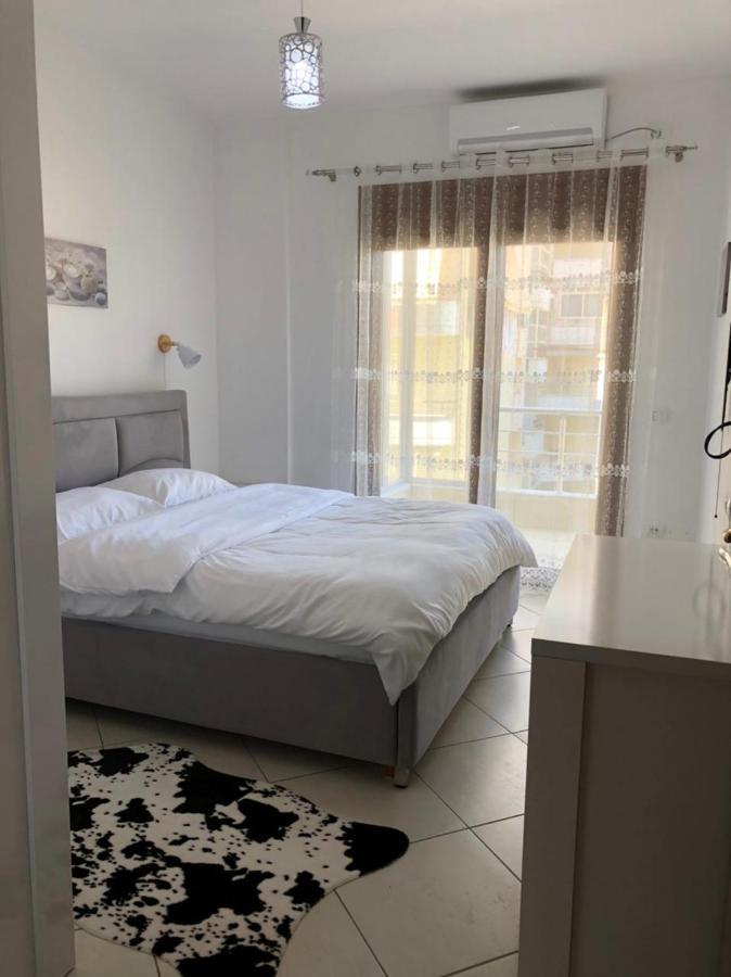 Sunset Apartments Lungomare Vlore Bagian luar foto