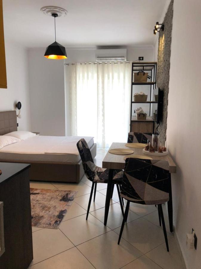Sunset Apartments Lungomare Vlore Bagian luar foto