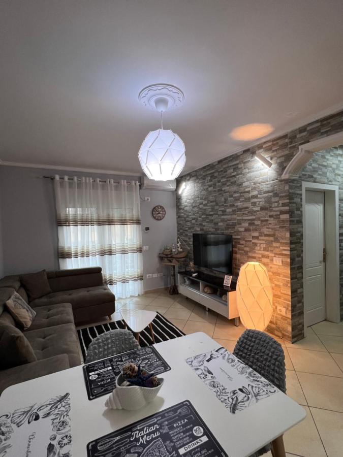 Sunset Apartments Lungomare Vlore Bagian luar foto