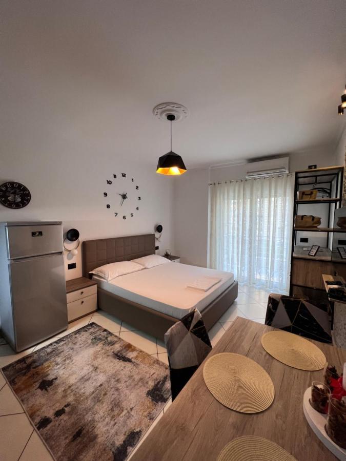 Sunset Apartments Lungomare Vlore Bagian luar foto