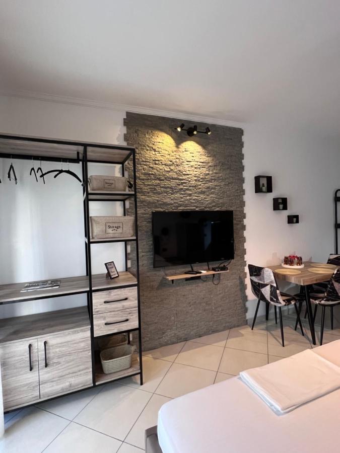 Sunset Apartments Lungomare Vlore Bagian luar foto
