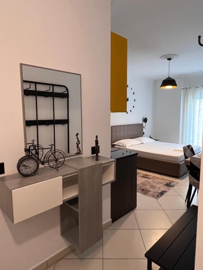 Sunset Apartments Lungomare Vlore Bagian luar foto