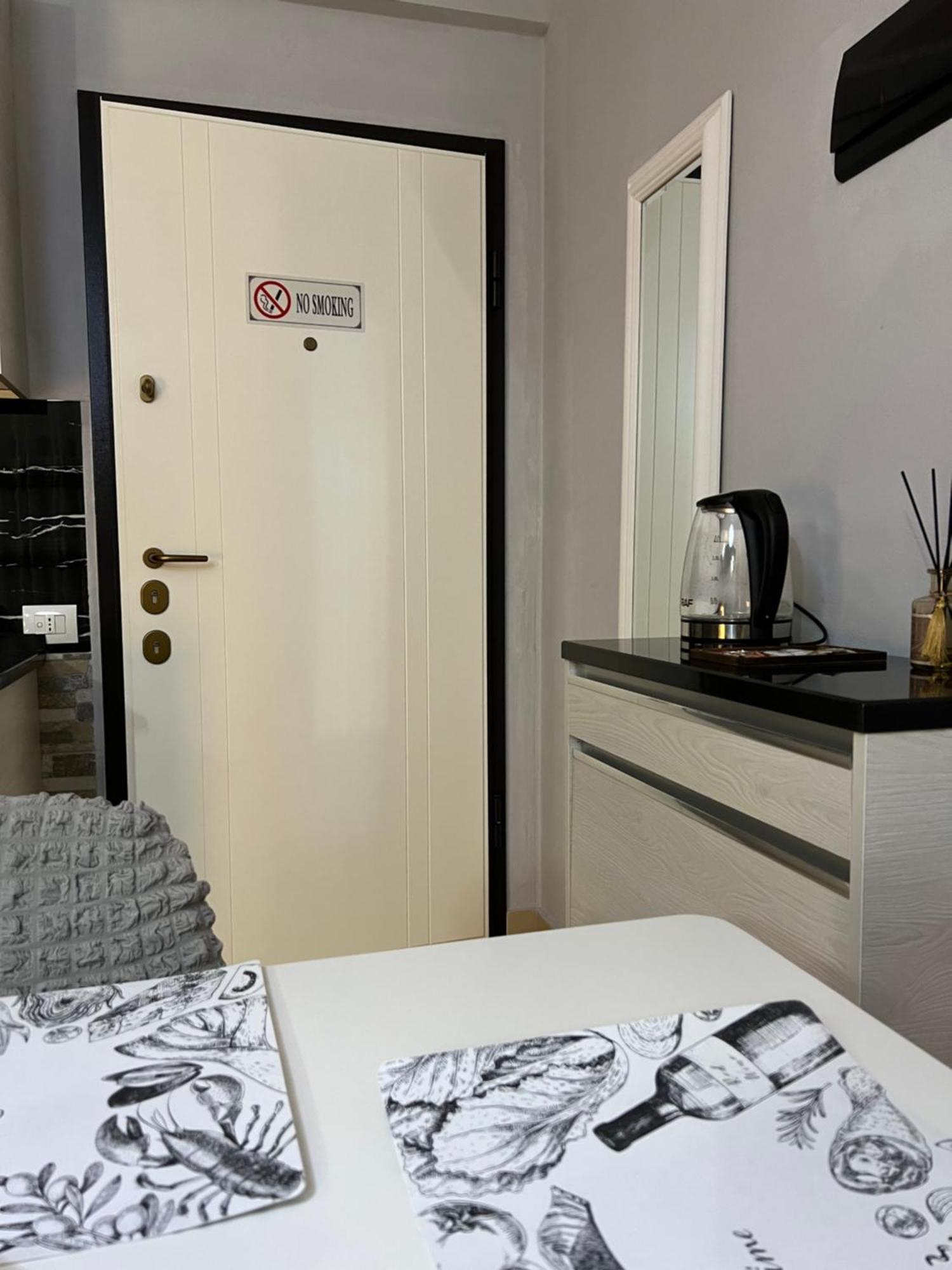 Sunset Apartments Lungomare Vlore Bagian luar foto