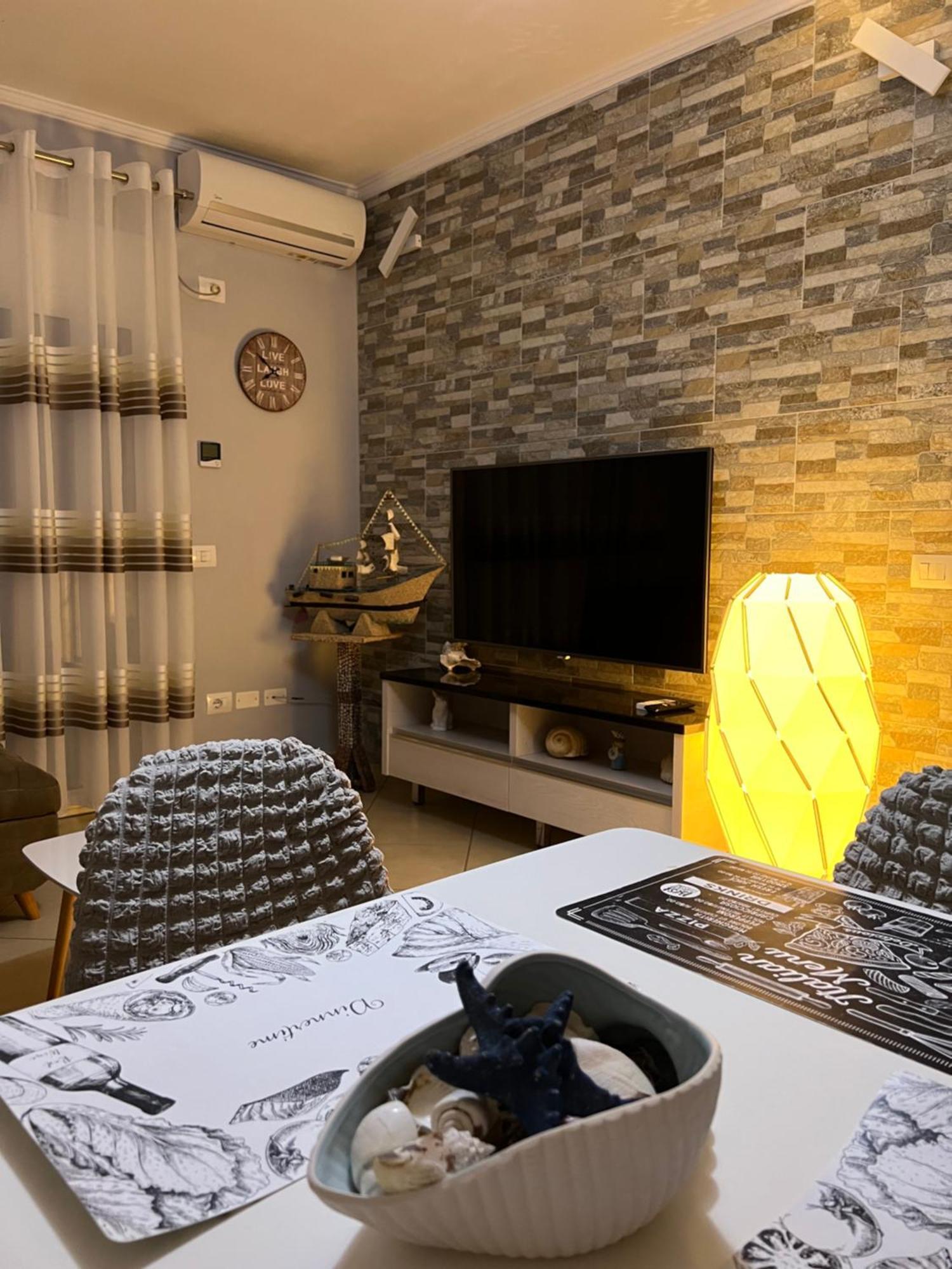 Sunset Apartments Lungomare Vlore Bagian luar foto