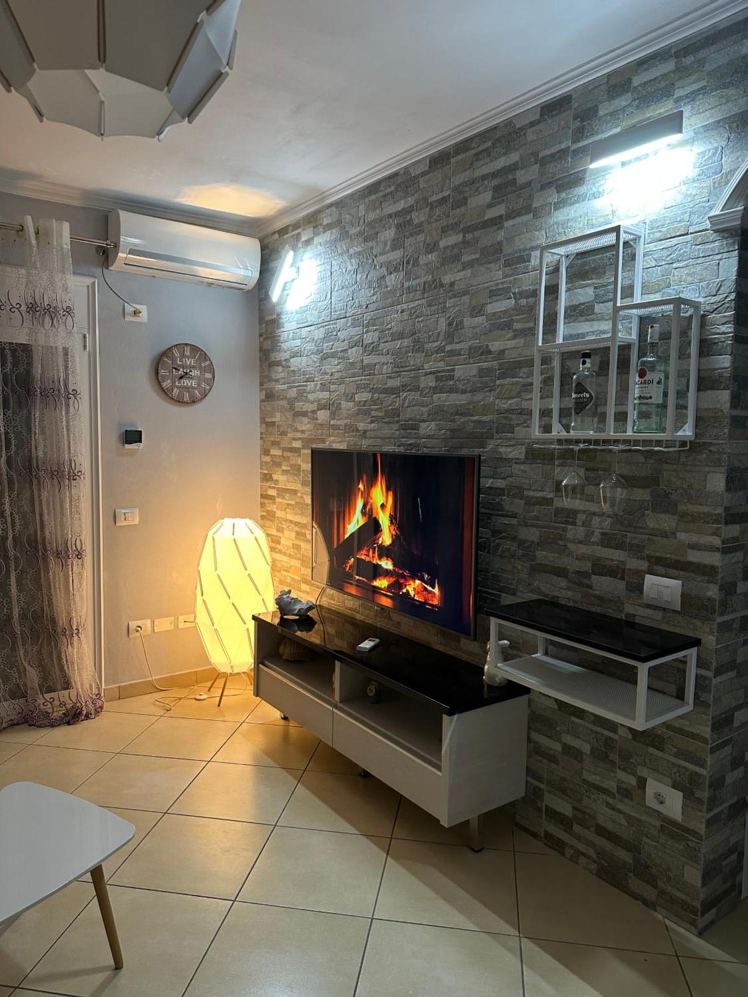 Sunset Apartments Lungomare Vlore Bagian luar foto