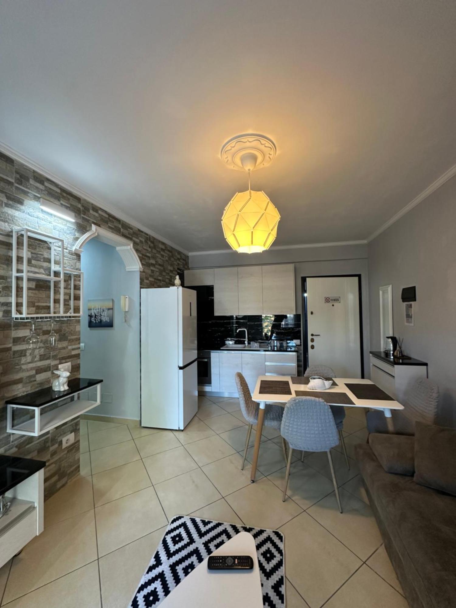 Sunset Apartments Lungomare Vlore Bagian luar foto