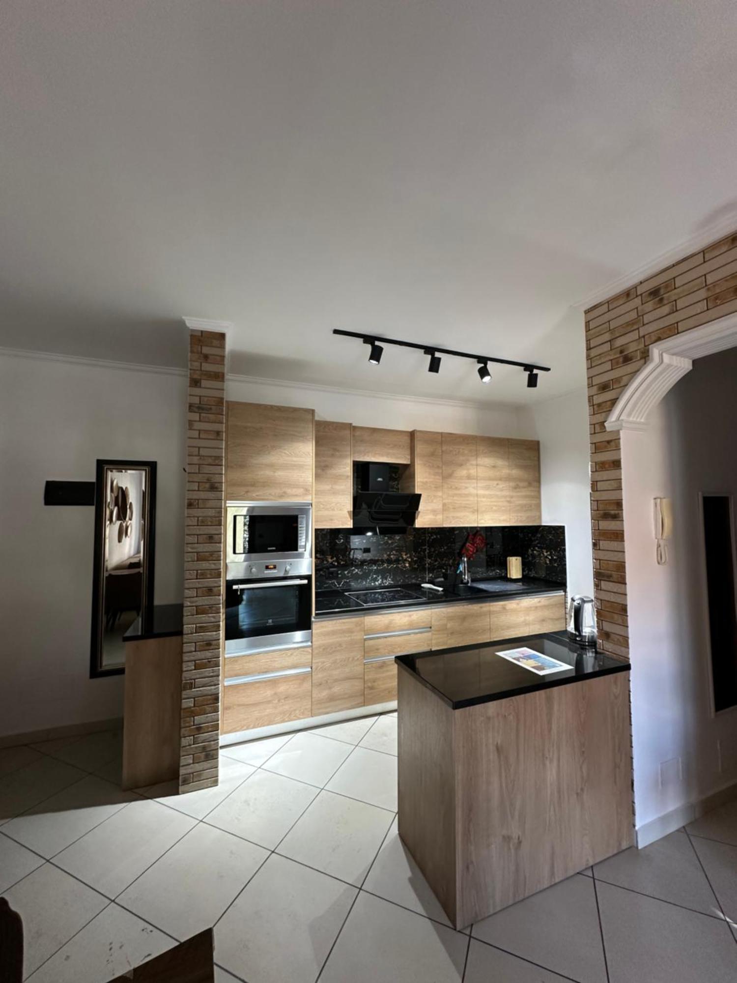 Sunset Apartments Lungomare Vlore Bagian luar foto