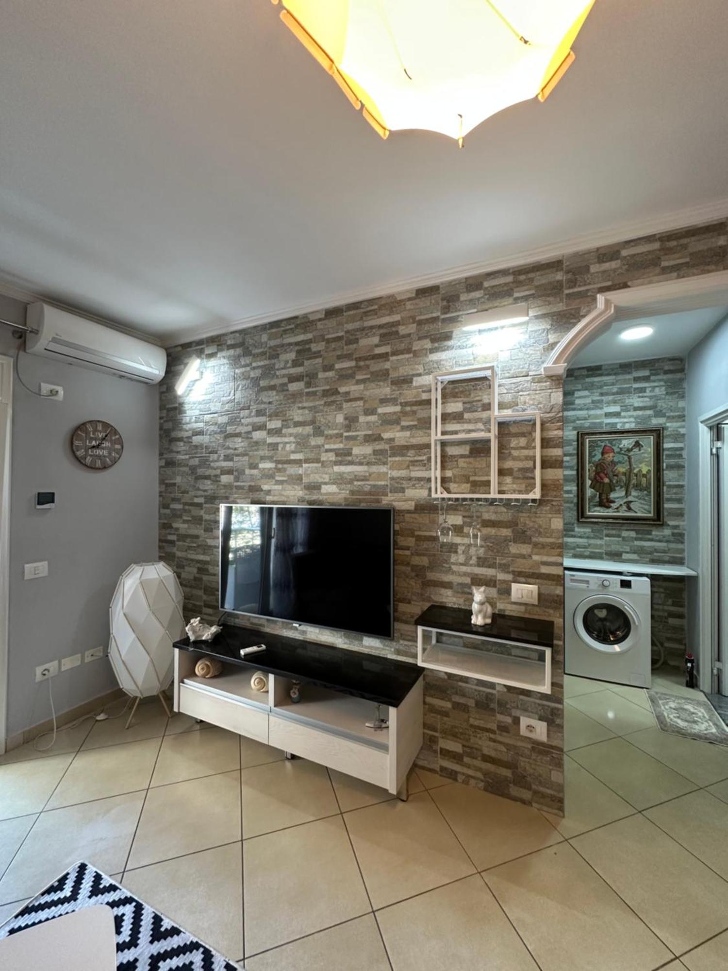 Sunset Apartments Lungomare Vlore Bagian luar foto